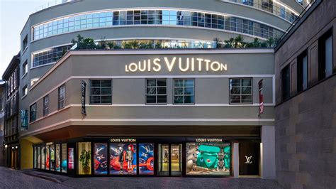 louis vuitton corso venezia milano|Louis Vuitton milano bagutta.